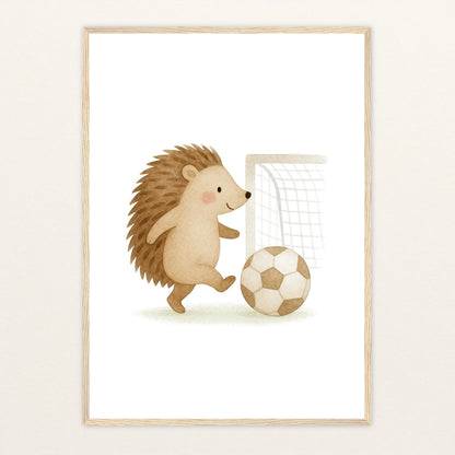 Iggi der Igel - Motiv: "Fußball" Poster mit Holzrahmen von tinylearner