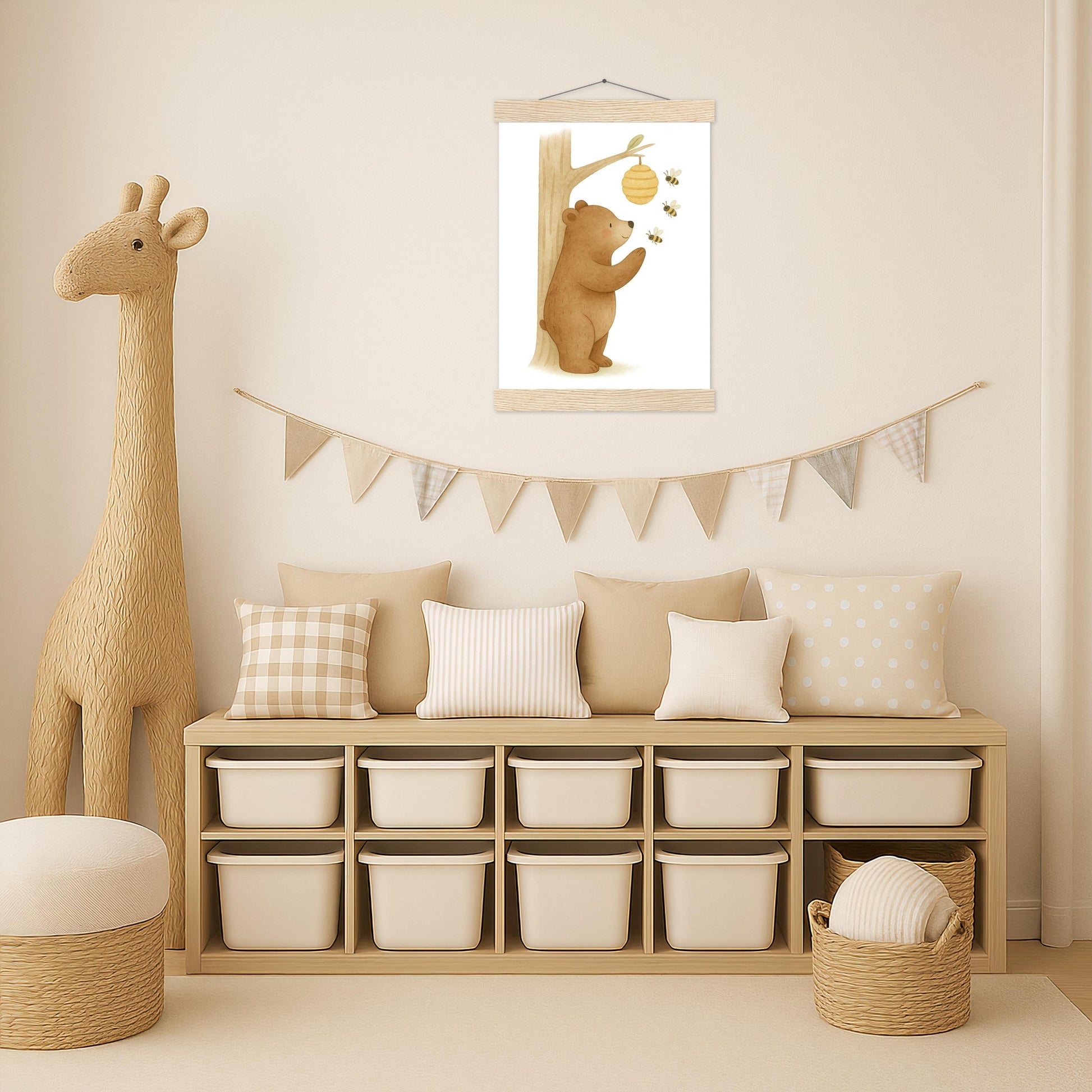 Balu der Bär - Motiv: "Bienenstock" Poster mit Leisten von tinylearner