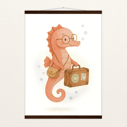 Suri das Seepferdchen - Motiv: "Reisen" Poster mit Leisten von tinylearner