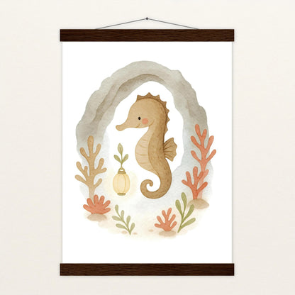 Suri das Seepferdchen - Motiv: "Höhle" Poster mit Leisten von tinylearner