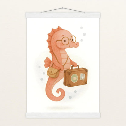 Suri das Seepferdchen - Motiv: "Reisen" Poster mit Leisten von tinylearner