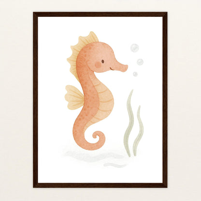 Suri das Seepferdchen Poster mit Holzrahmen von tinylearner
