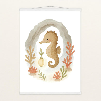 Suri das Seepferdchen - Motiv: "Höhle" Poster mit Leisten von tinylearner