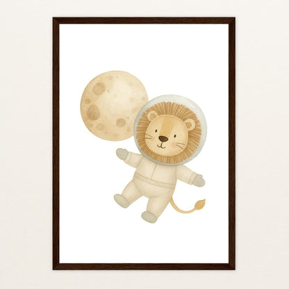 Leo der Löwe - Motiv: "Astronaut" Poster mit Holzrahmen von tinylearner
