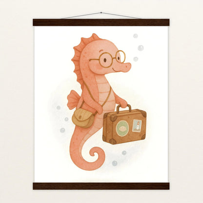 Suri das Seepferdchen - Motiv: "Reisen" Poster mit Leisten von tinylearner