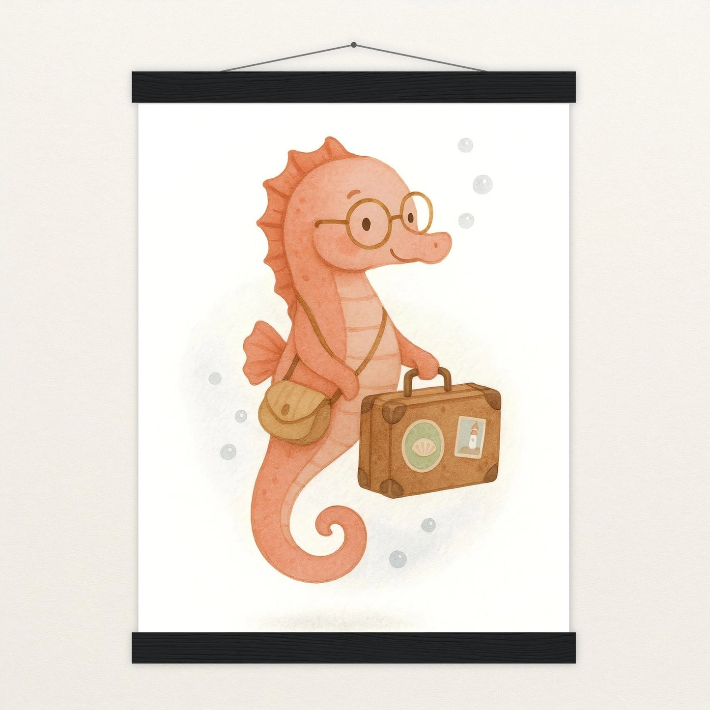 Suri das Seepferdchen - Motiv: "Reisen" Poster mit Leisten von tinylearner